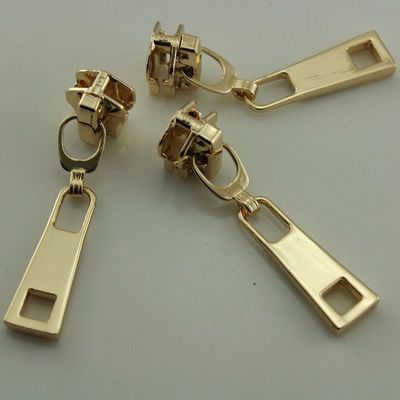 綠色風(fēng)尚，精致細(xì)節(jié) 歐洲環(huán)保電鍍5號(hào)金屬箱包拉鏈頭廠家批發(fā)定制